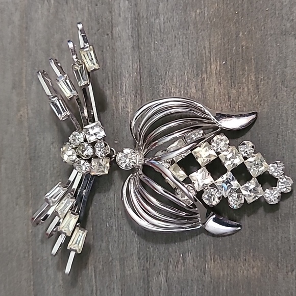 Sterling Silver Phyllis Brooch - Picture 3 of 4